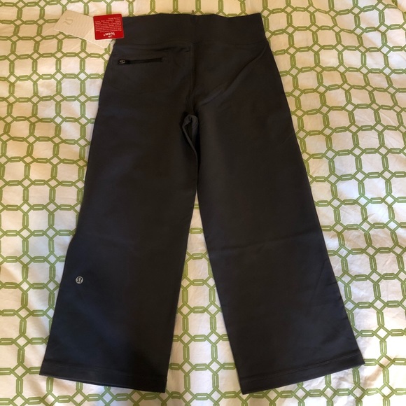 Lululemon Relaxed Fit Crop II Pants Sz 4 - Picture 3 of 6